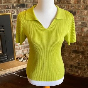 VINTAGE 1990s short sleeved v-neck collared shirt. Green pea color. Size medium